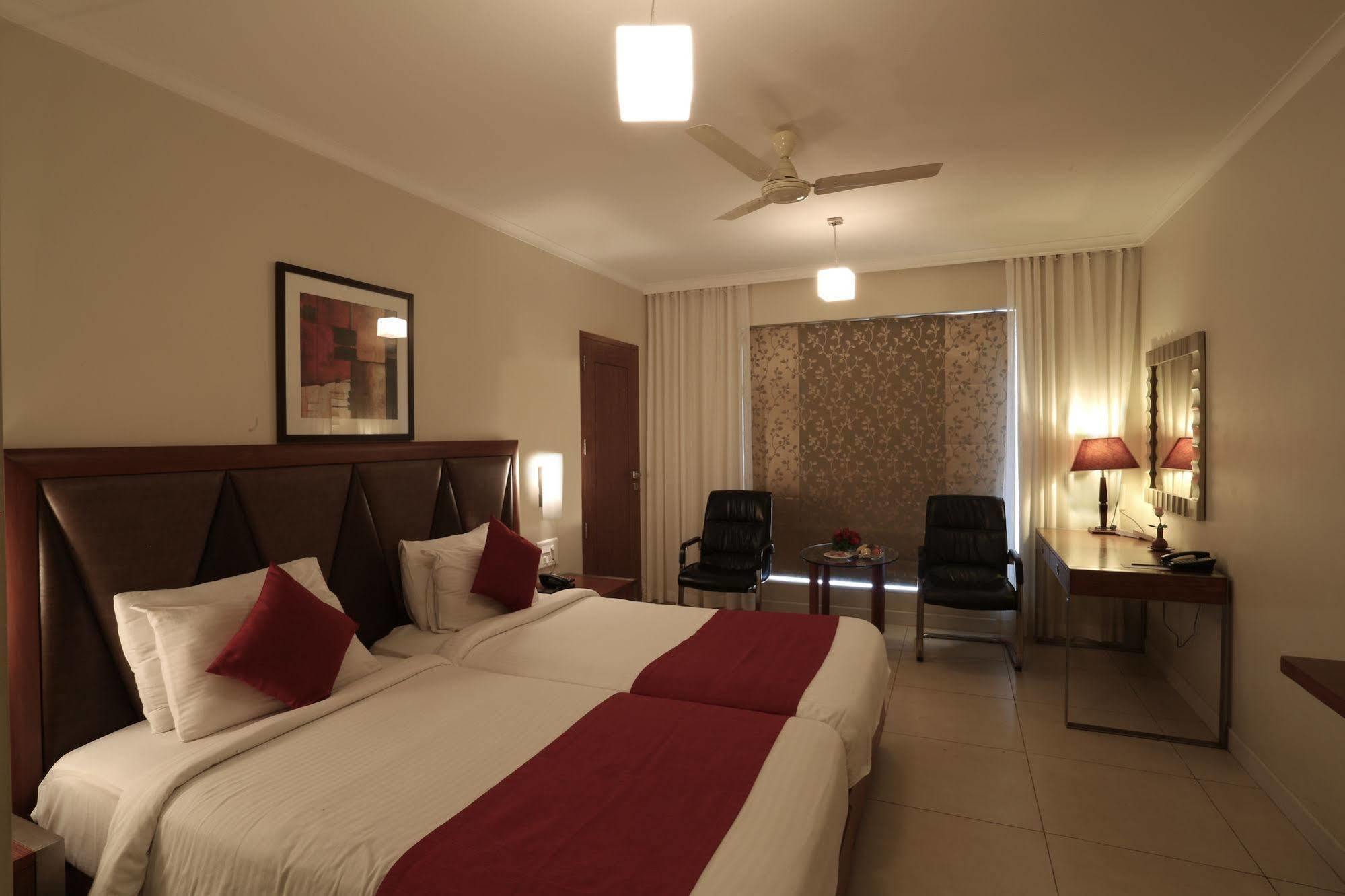 Hotel The Hq à Vāsco Da Gāma Extérieur photo